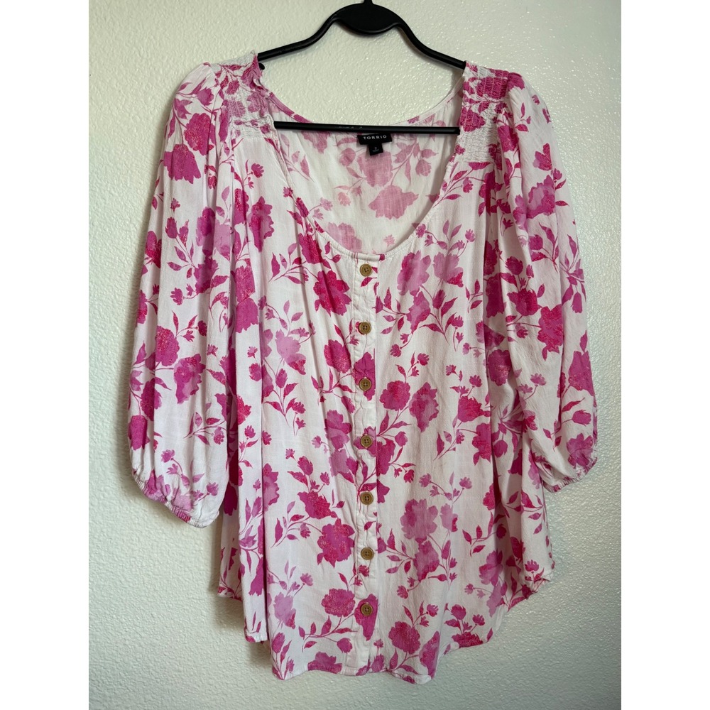 Torrid Pink Floral Button Front Blouse Women 2 Plus White 3/4 Sleeve Rayon Top